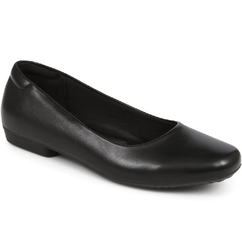 Women's ruffled stiletto heel pumps for a romantic stylePointed Toe Ballet Flats - WK39001 / 324 950 Women's ruffled stiletto heel pumps for a romantic stylePointed Toe Ballet Flats - WK39001 / 324 950