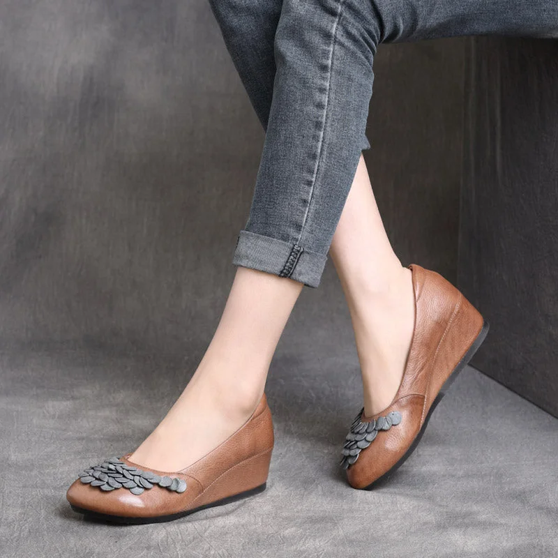 Women's ruffled stiletto heel pumps for a romantic styleWomen Retro Leather Wedge Pump Women's ruffled stiletto heel pumps for a romantic styleWomen Retro Leather Wedge Pump