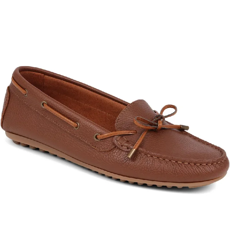 Women's Tassel - Trimmed Loafers with a Low Heel in Olive Green for a Trendy TwistPerri Leather Loafers - PERRI / 325 191 Women's Tassel - Trimmed Loafers with a Low Heel in Olive Green for a Trendy TwistPerri Leather Loafers - PERRI / 325 191