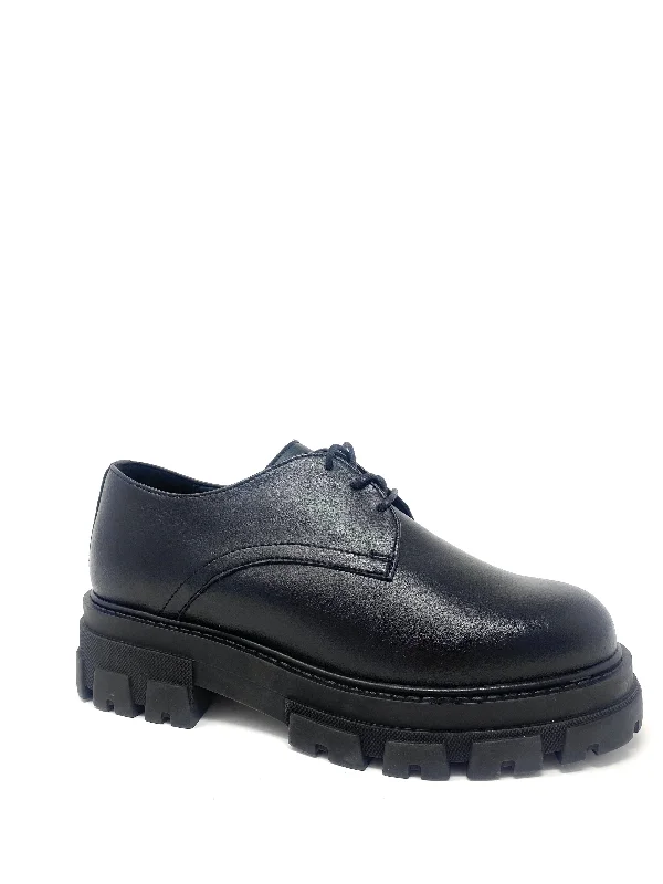 Women's Patent Leather Oxfords with a Glossy Finish in Gold for a Glamorous Night OutLeila Oxford in Black from Novacas Women's Patent Leather Oxfords with a Glossy Finish in Gold for a Glamorous Night OutLeila Oxford in Black from Novacas