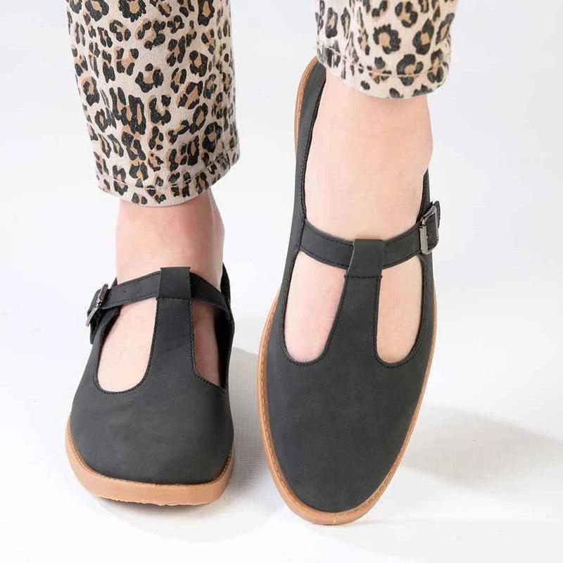 Women's Embroidered Floral Pattern Loafers in Beige for a Spring - Inspired Outfit Pierre Cardin Le Champ 4 - Black Women's Embroidered Floral Pattern Loafers in Beige for a Spring - Inspired Outfit Pierre Cardin Le Champ 4 - Black