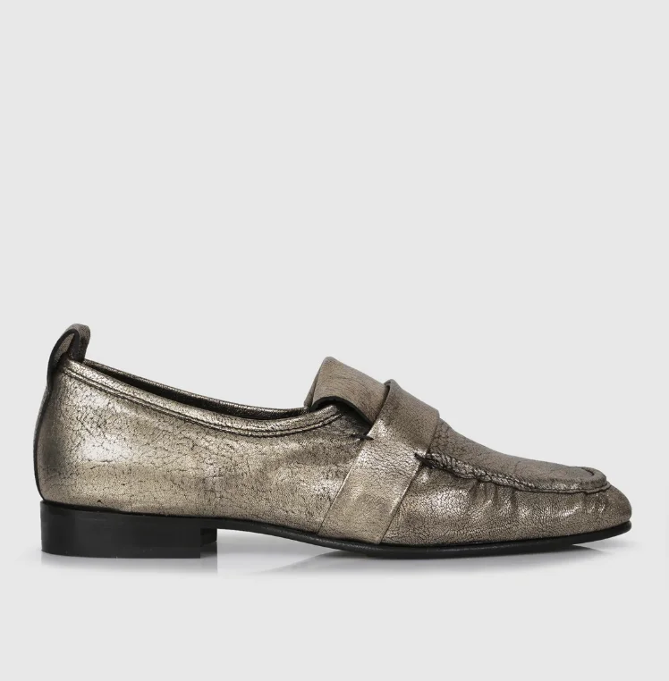 Women's Embroidered Floral Pattern Loafers in Beige for a Spring - Inspired Outfit Sempre Di Micol A2110 Oro