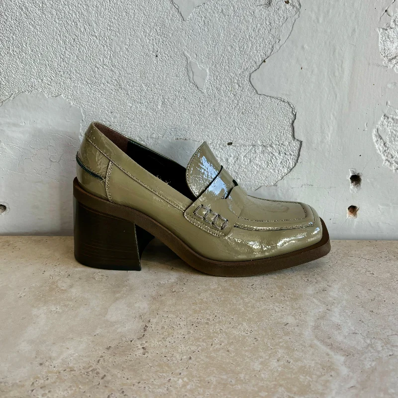 Women's Embroidered Floral Pattern Loafers in Beige for a Spring - Inspired Outfit Laura Bellariva 9180 Mud Women's Embroidered Floral Pattern Loafers in Beige for a Spring - Inspired Outfit Laura Bellariva 9180 Mud