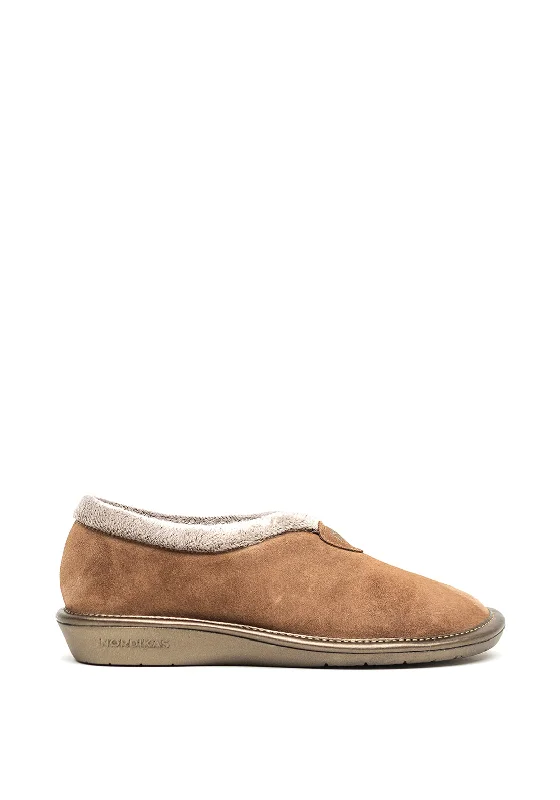 Women's Knitted Cable Pattern Slippers with a Non - Slip Sole in Cream for Indoor Comfort Norkidas Suede Fabric Cuff Slippers, Brown Women's Knitted Cable Pattern Slippers with a Non - Slip Sole in Cream for Indoor Comfort Norkidas Suede Fabric Cuff Slippers, Brown