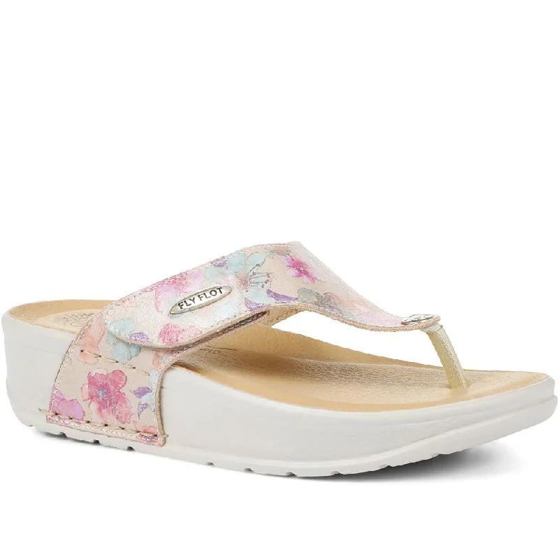 Women's Sandals with a Glitter - Coated Strap in Gold for a Sparkly Summer OutfitWomen's Sandals with a Glitter - Coated Strap in Gold for a Sparkly Summer OutfitToe-Post Wedge Sandals - FLY35095 / 321 540 Women's Sandals with a Glitter - Coated Strap in Gold for a Sparkly Summer OutfitWomen's Sandals with a Glitter - Coated Strap in Gold for a Sparkly Summer OutfitToe-Post Wedge Sandals - FLY35095 / 321 540