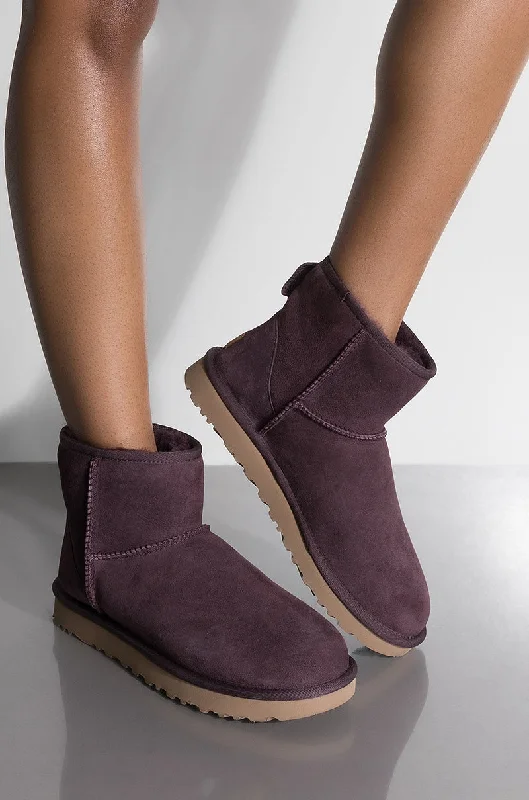 Women's Chunky - Heeled Chelsea Boots in Gray for a Casual and Trendy Everyday LookSEXY WEATHER FLAT PORT Women's Chunky - Heeled Chelsea Boots in Gray for a Casual and Trendy Everyday LookSEXY WEATHER FLAT PORT