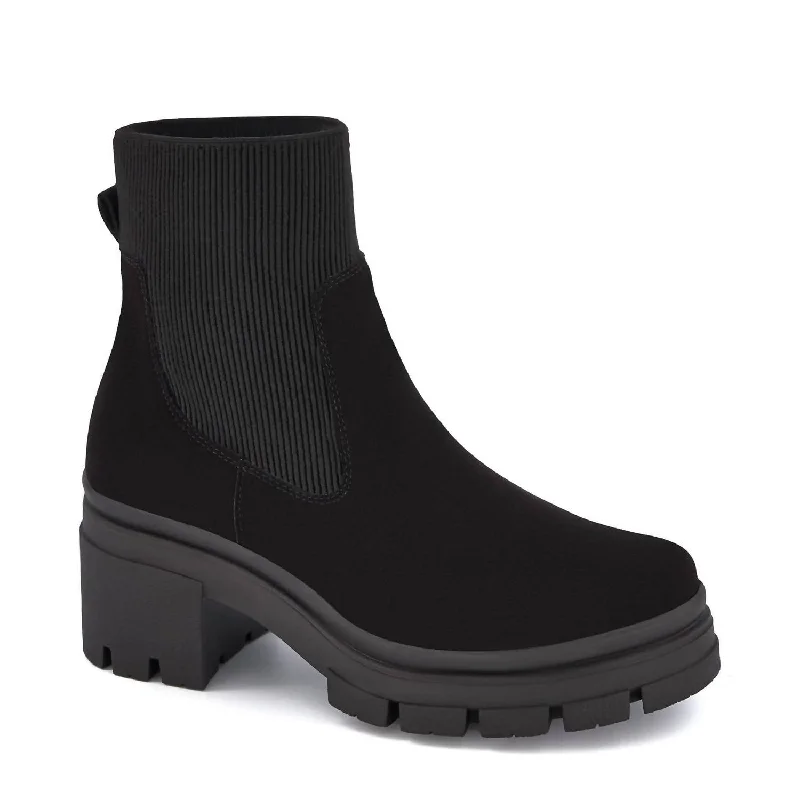 Women's Knee - High Leather Riding Boots in Black for a Classic Equestrian LookWomen's Comfortech Textile Boots In Black Women's Knee - High Leather Riding Boots in Black for a Classic Equestrian LookWomen's Comfortech Textile Boots In Black