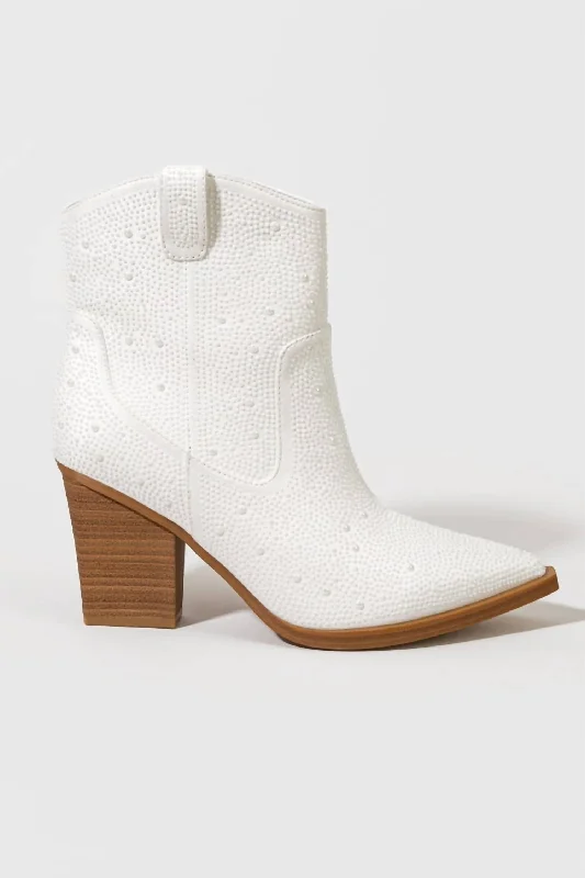 Women's Knee - High Leather Riding Boots in Black for a Classic Equestrian LookWomen's Dawson Bootie In White Women's Knee - High Leather Riding Boots in Black for a Classic Equestrian LookWomen's Dawson Bootie In White