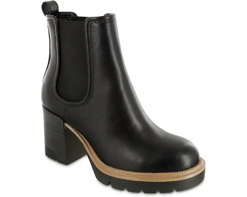 Women's Knee - High Leather Riding Boots in Black for a Classic Equestrian LookWomen's Nilo Boots In Black Women's Knee - High Leather Riding Boots in Black for a Classic Equestrian LookWomen's Nilo Boots In Black