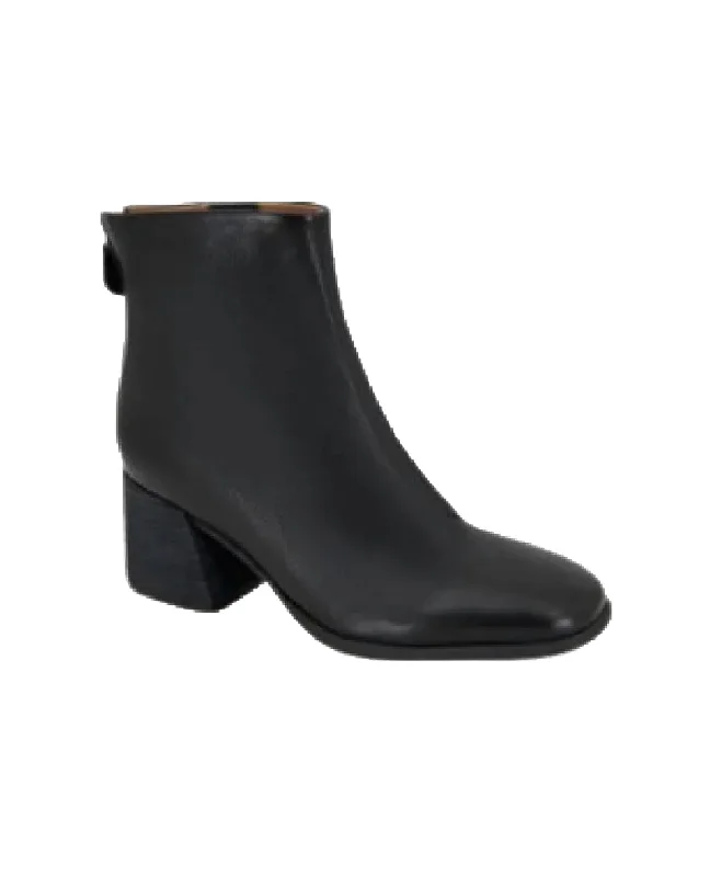 Women's Fur - Trimmed Snow Boots in White for a Stylish and Practical Winter ChoiceWomen's Sandryn Leather Zip Bootie In Black Women's Fur - Trimmed Snow Boots in White for a Stylish and Practical Winter ChoiceWomen's Sandryn Leather Zip Bootie In Black