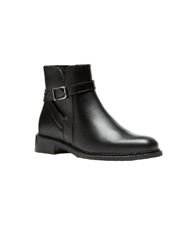 Women's Knee - High Leather Riding Boots in Black for a Classic Equestrian LookWomen's Sarah Leather Bootie In Black Women's Knee - High Leather Riding Boots in Black for a Classic Equestrian LookWomen's Sarah Leather Bootie In Black