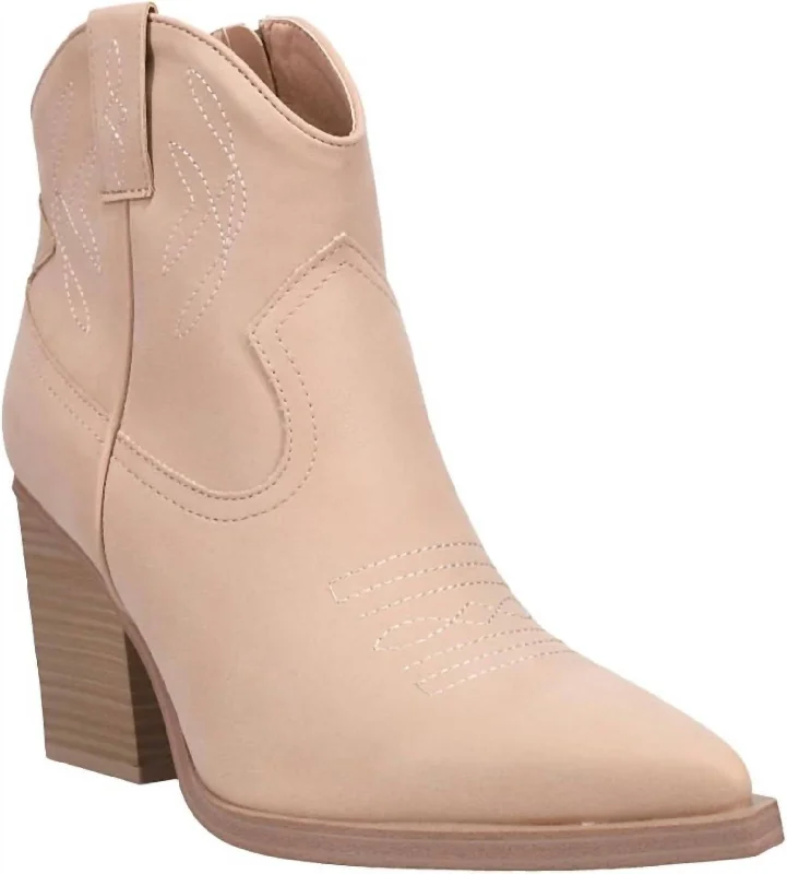 Women's Platform Chelsea Boots in Black for a Modern and Fashion - Forward AppearanceWomen's Sawyer Bootie - Medium In Pink Women's Platform Chelsea Boots in Black for a Modern and Fashion - Forward AppearanceWomen's Sawyer Bootie - Medium In Pink