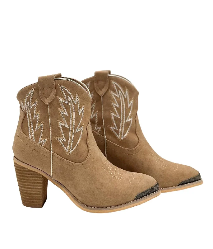 Women's Combat Boots with Studded Details in Olive Green for an Edgy Punk LookWomen's Taylor Ankle Boot In Beige Women's Combat Boots with Studded Details in Olive Green for an Edgy Punk LookWomen's Taylor Ankle Boot In Beige