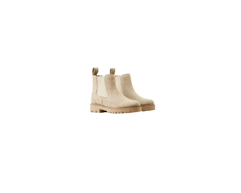 Plus Size Women's Waterproof Snow Boots in Gray for Winter AdventuresWomen's Wexford Lug Boots In Clay Plus Size Women's Waterproof Snow Boots in Gray for Winter AdventuresWomen's Wexford Lug Boots In Clay